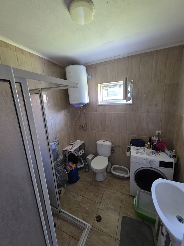 Прекрасна самостоятелна къща с двор в село Тънково – уют и спокойствие близо до Слънчев Бряг