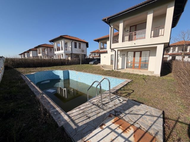 Луксозна двуетажна къща с гледка към морето в Ахелой