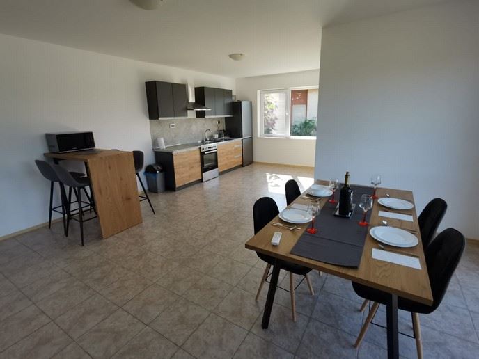 Просторна едноетажна къща с панорамни гледки в екокомплекс на Стара планина