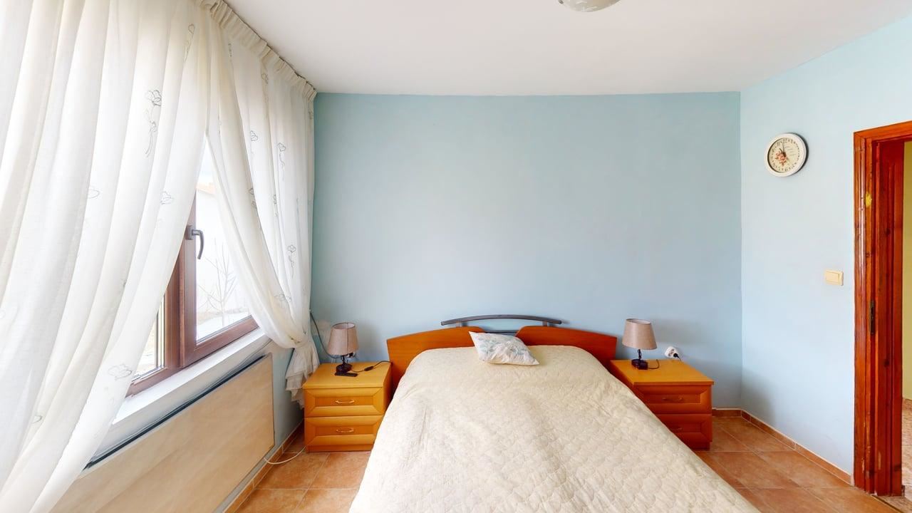 Двуетажна къща в село Порой - спокойствие, простор и уют близо до морето