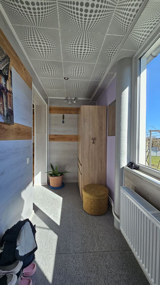 Отлична едноетажна къща с басейн и просторен двор в село Дюлево