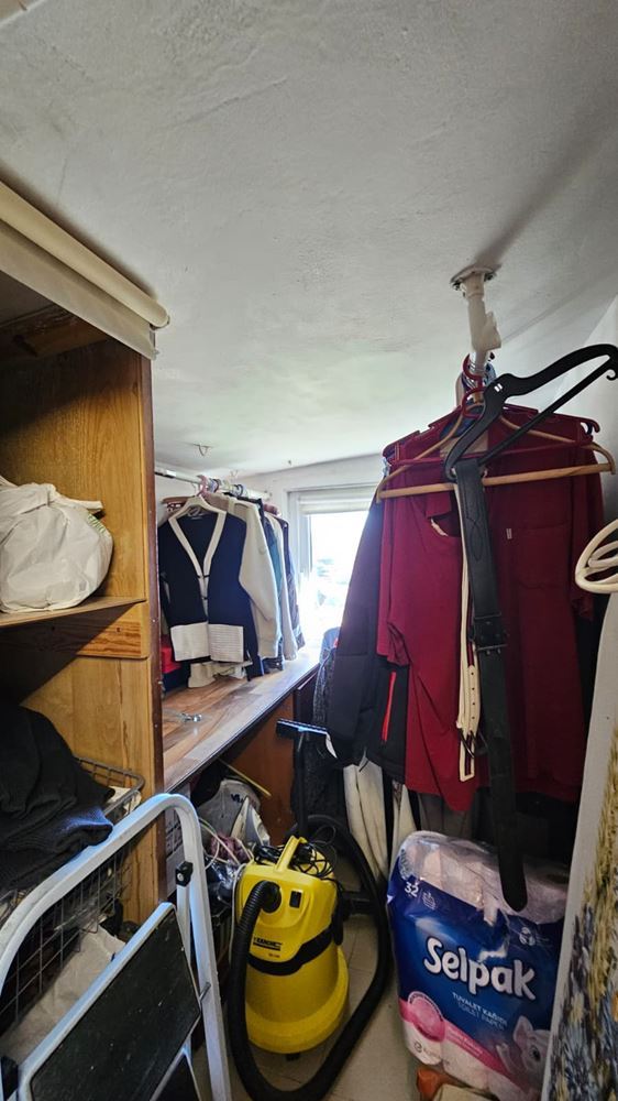 Отлична едноетажна къща с басейн и просторен двор в село Дюлево