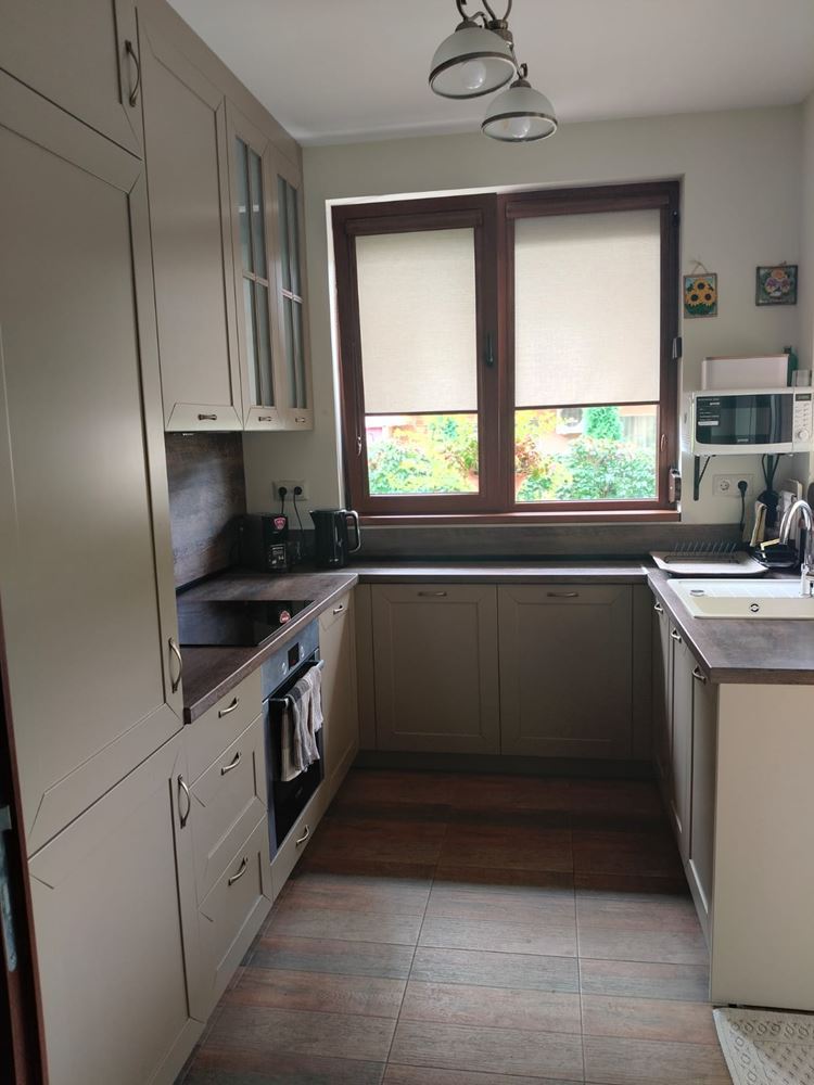 Просторна триетажна еднофамилна къща в центъра на Равда – комфорт, престиж и пълна самостоятелност