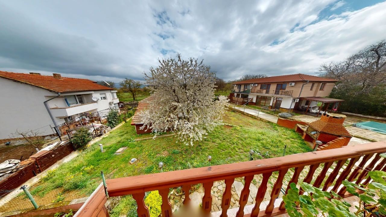 Двуетажна къща в село Порой - спокойствие, простор и уют близо до морето