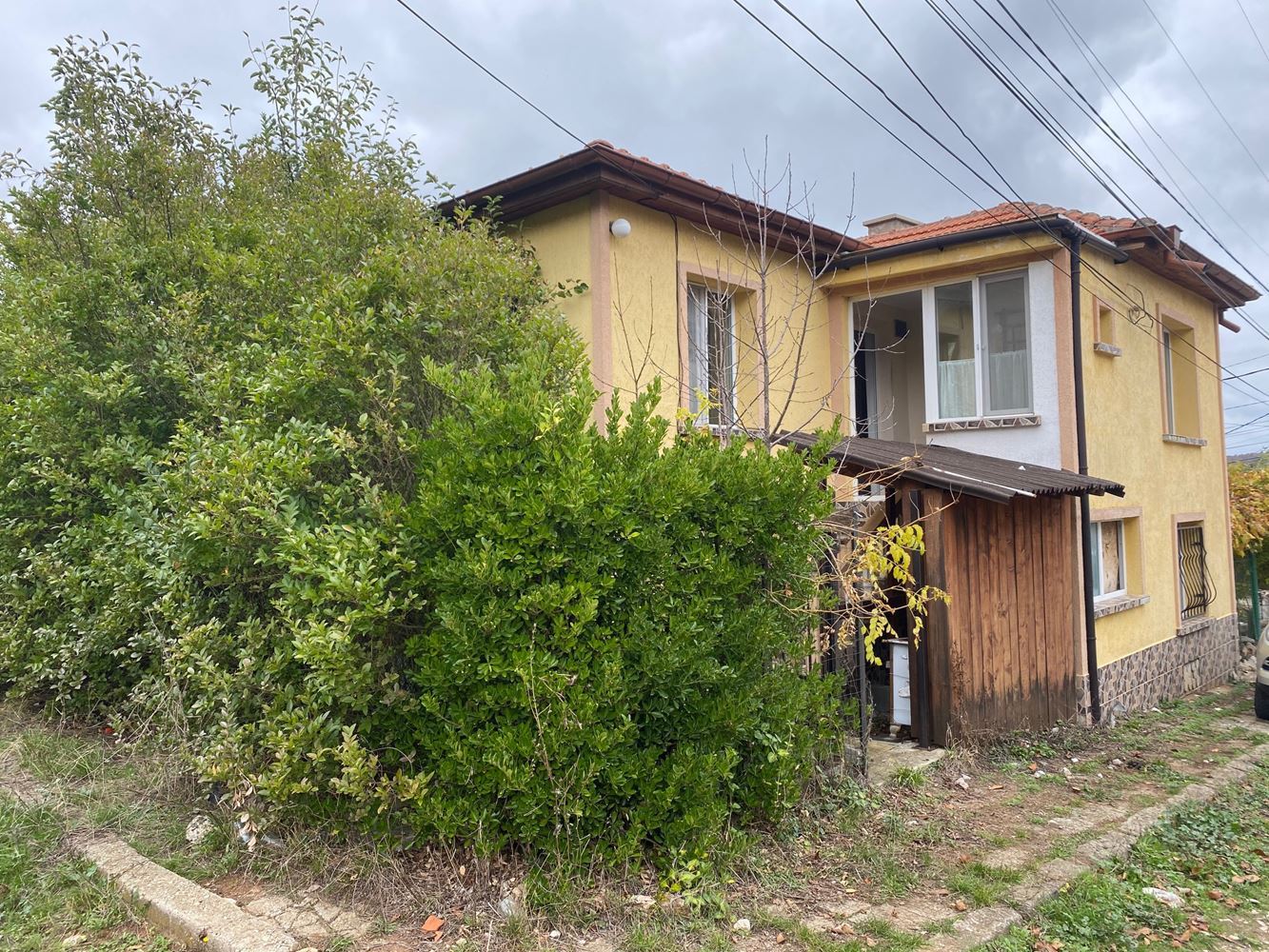 Двуетажна реновирана къща в град Малко Търново