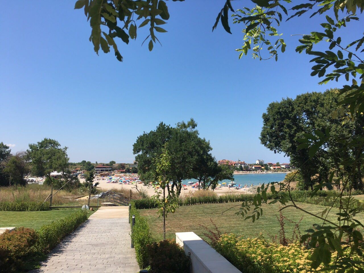 Къща на първа линия море в охраняем комплекс