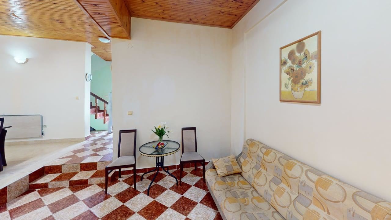 Двуетажна къща в село Порой - спокойствие, простор и уют близо до морето