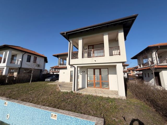 Луксозна двуетажна къща с гледка към морето в Ахелой