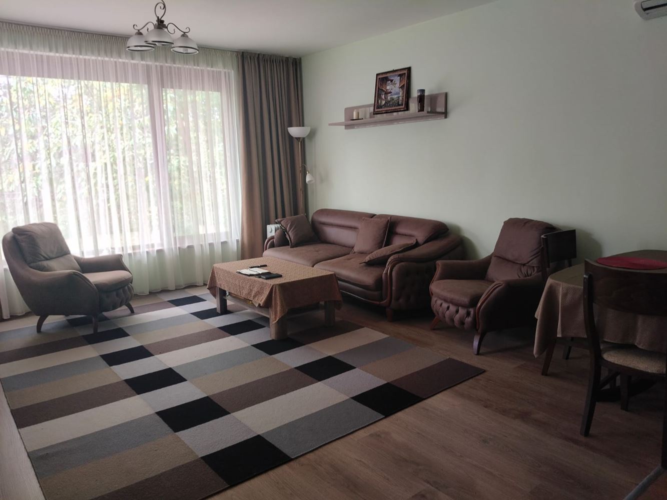 Просторна триетажна еднофамилна къща в центъра на Равда – комфорт, престиж и пълна самостоятелност