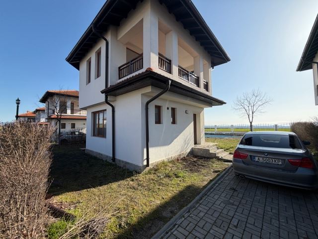 Луксозна двуетажна къща с гледка към морето в Ахелой