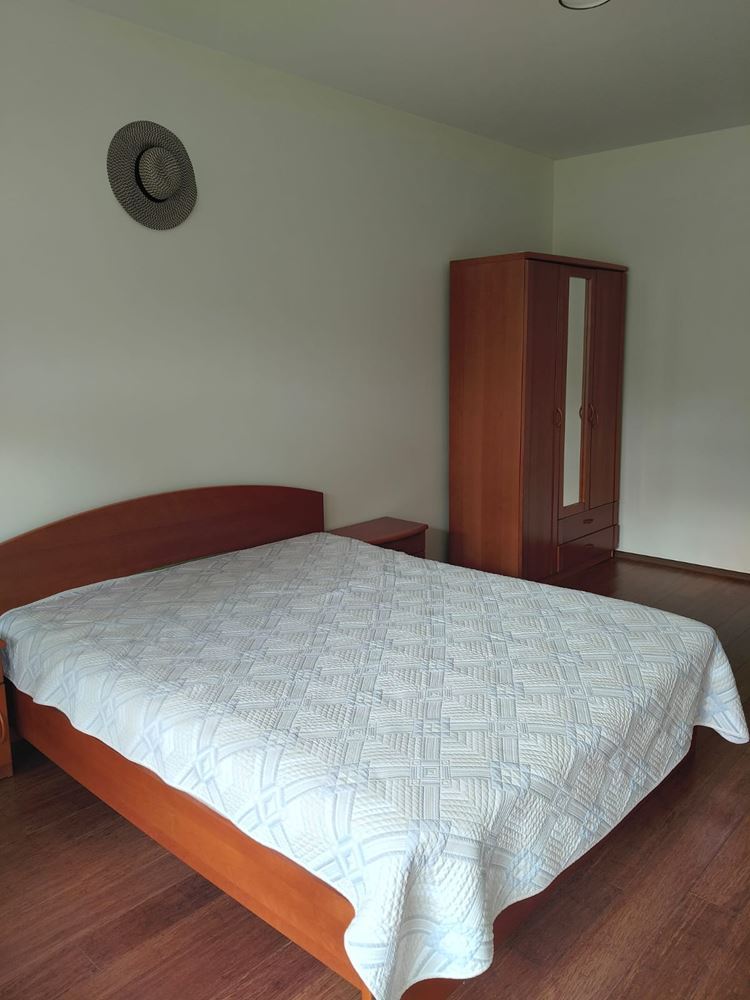 Просторна триетажна еднофамилна къща в центъра на Равда – комфорт, престиж и пълна самостоятелност